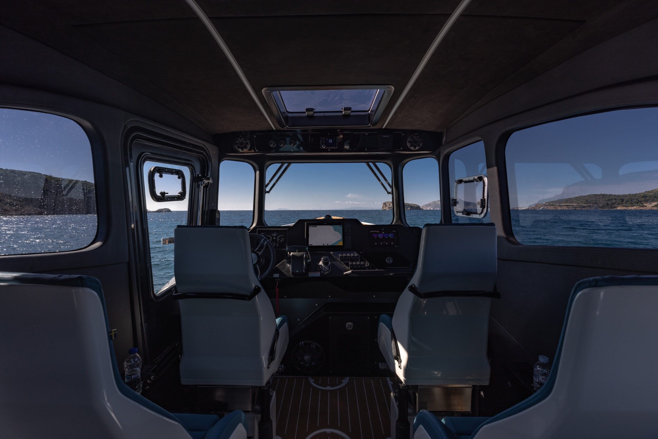 Μπροστινό μέρος του σκάφους με χώρο ηλιοθεραπείας